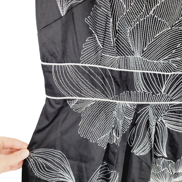 White House Black Market embroidered floral dress size 6 - Picture 4 of 12
